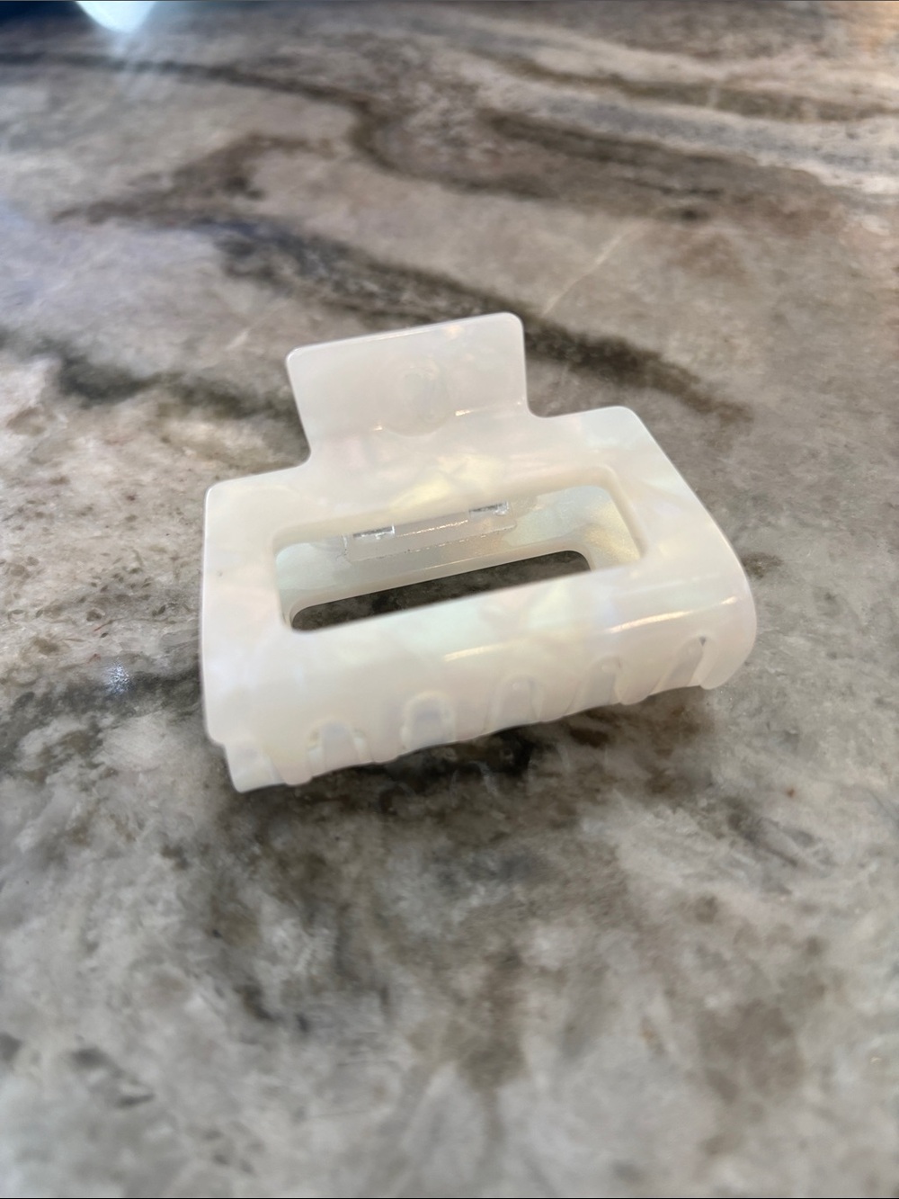 Lululemon claw clips small lot of 2 black white marble iridescent pearl - Picture 4 of 6